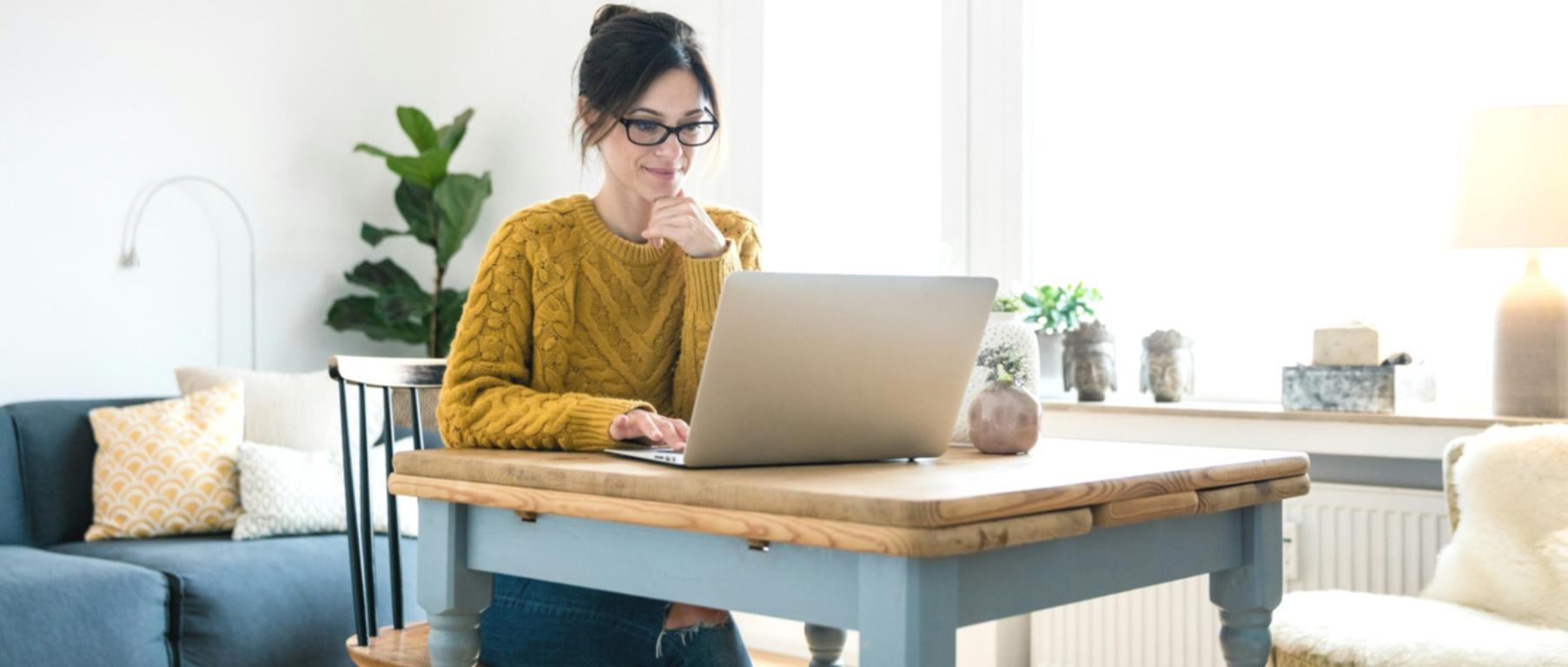 Workshop-Teilnehmer beim praktischen Schnitt